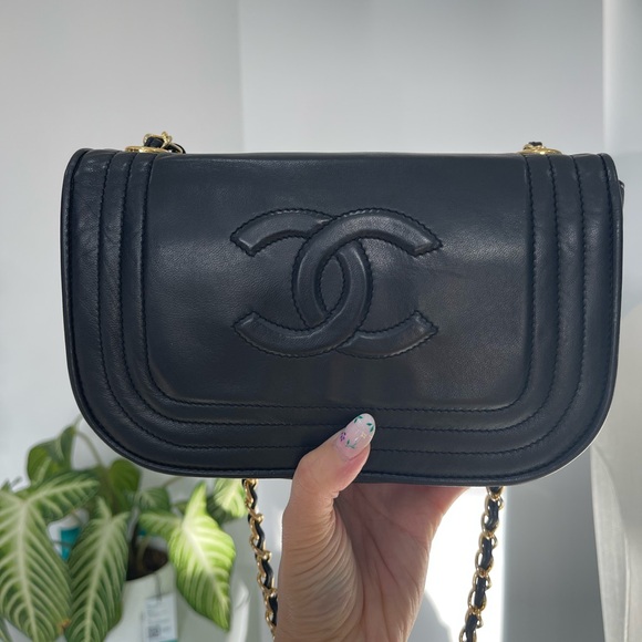 SoldChanel Black Vintage Flap bag - Picture 1 of 10